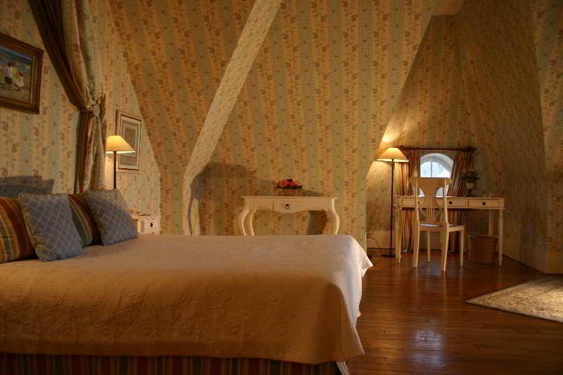 Le Chateau De La Tour Hotel