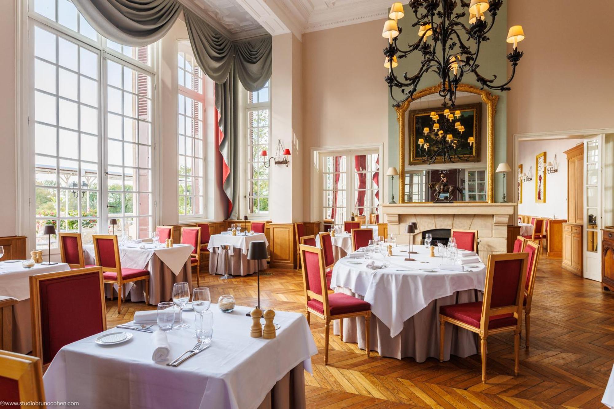 Le Chateau De La Tour Hotel